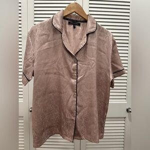 BCBGMaxAzria Peach Pink Snakeskin Satin Short Sleeve Button Pajama Top Shirt L